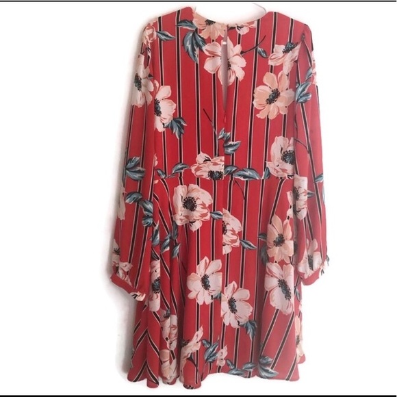 🌹Express Red Floral Fit and Flare Dress - Picture 6 of 6